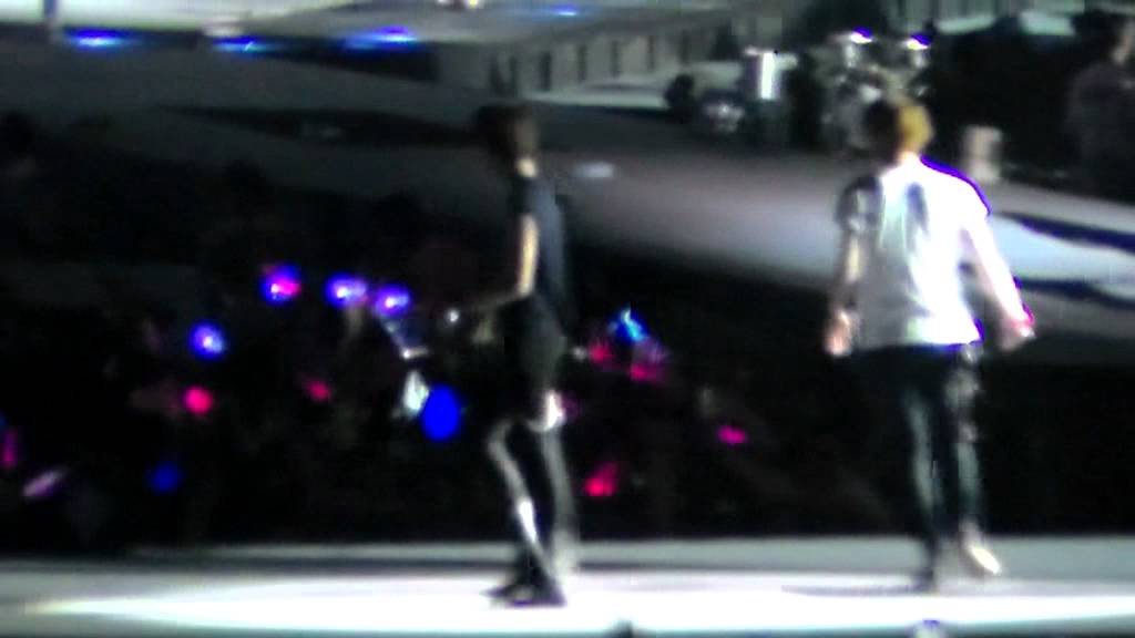 120922 [fancam] SMTOWN Jakarta Ending EXO focus.MP4