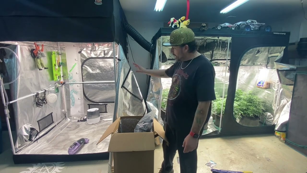 Unboxing auto pot&rsquo;s watering system