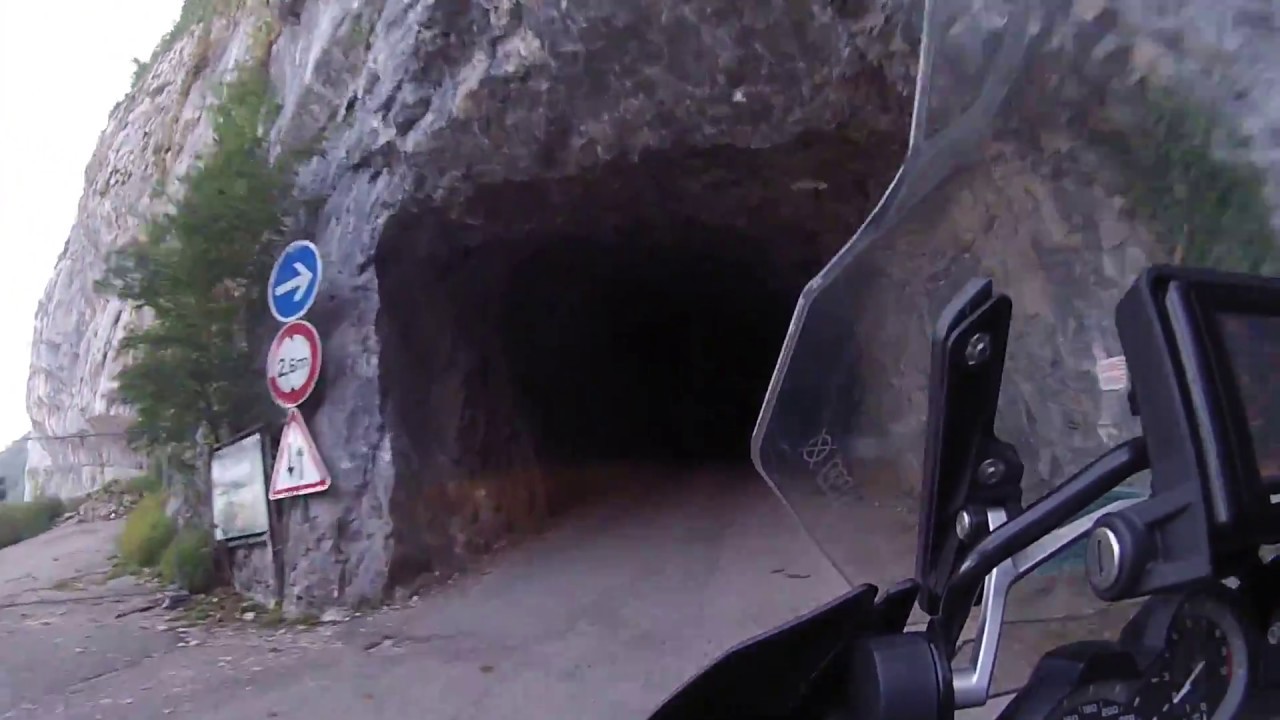 Tunnel des Ecouges à moto - comme si vous y étiez !