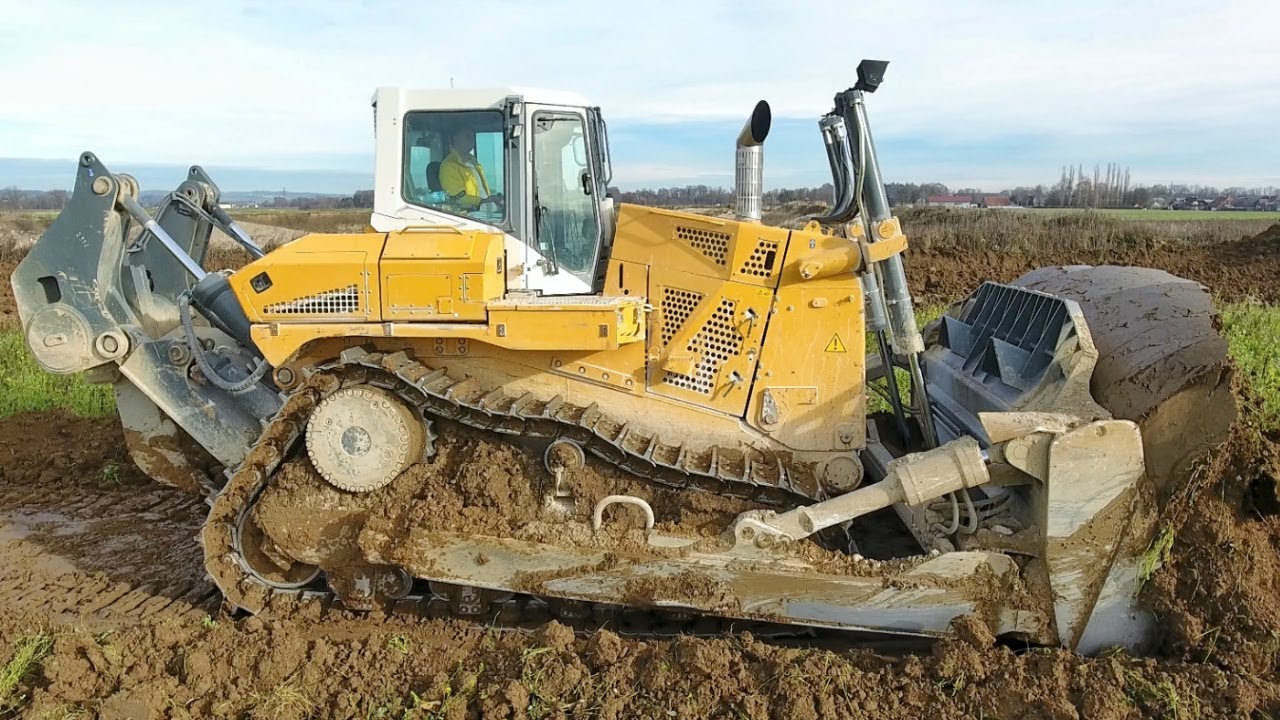 The World's Largest Hydrostatic Bulldozer in Action (Liebherr PR776)