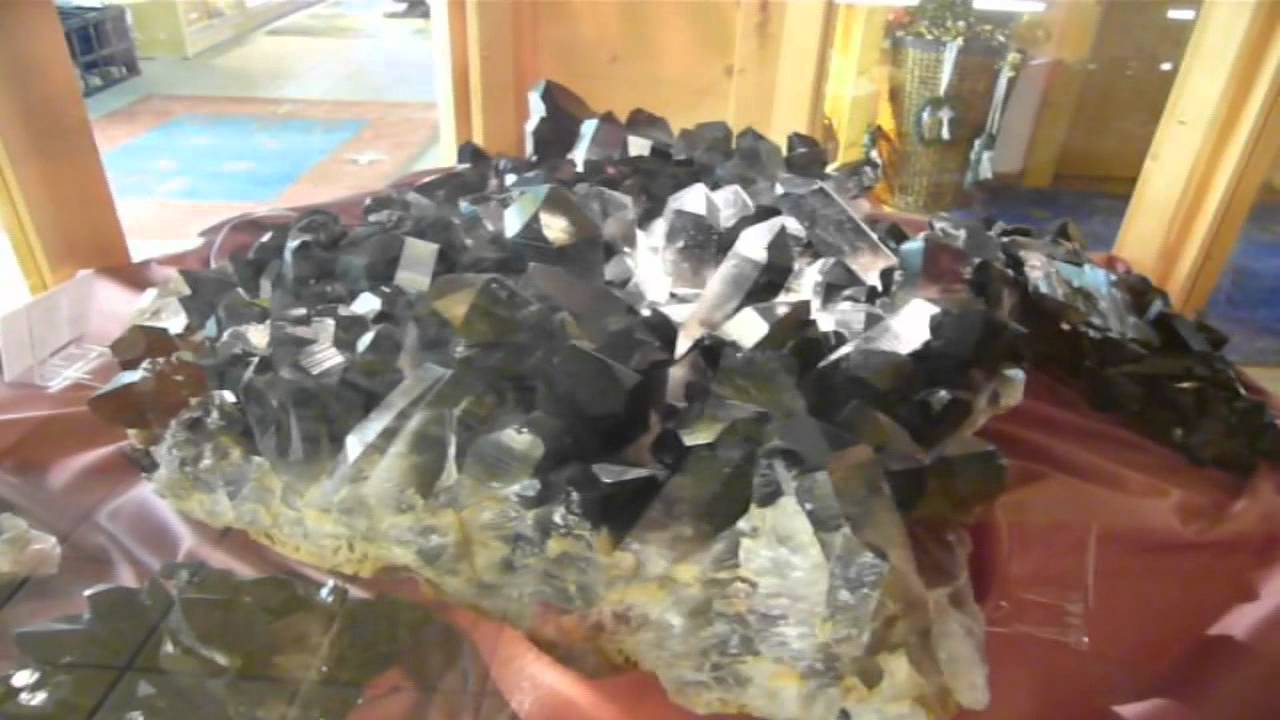 Granate, Bergkristalle und andere Mineralien