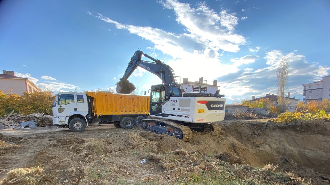 &ldquo;Kep&ccedil;e Operat&ouml;r&uuml;n&uuml;n bir g&uuml;n&uuml; &ldquo; vlog temel kazısı &ccedil;alışması kamyon y&uuml;kleme #hidromek #kep&ccedil;e #tır 