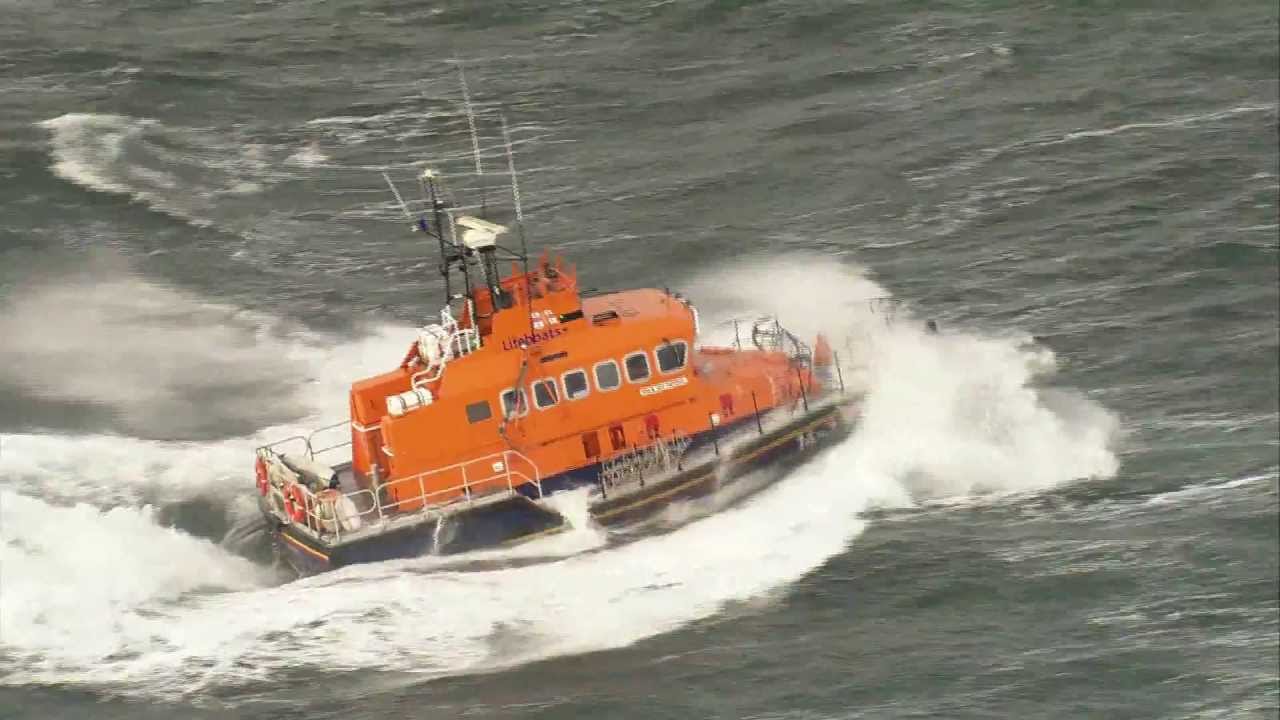 Troon lifeboat ploughs through waves