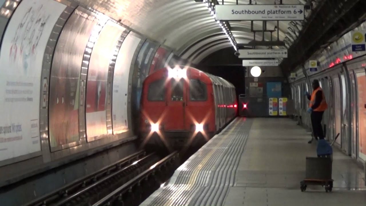 London Underground 1960 Stock L133, TRC666 and L132 passing Highbury & Islington