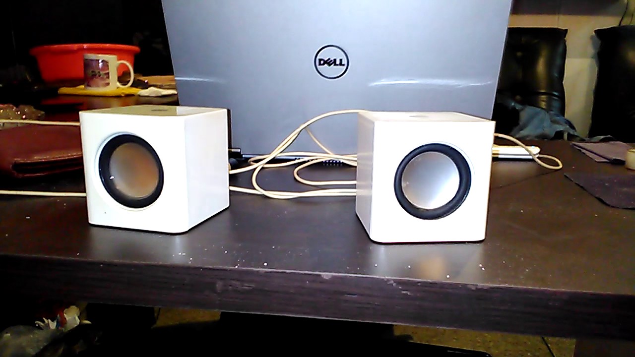 Vendo barato casi regalado por motivo de viaje. Mini cornetas para PC , laptop marca Apple, ver foto