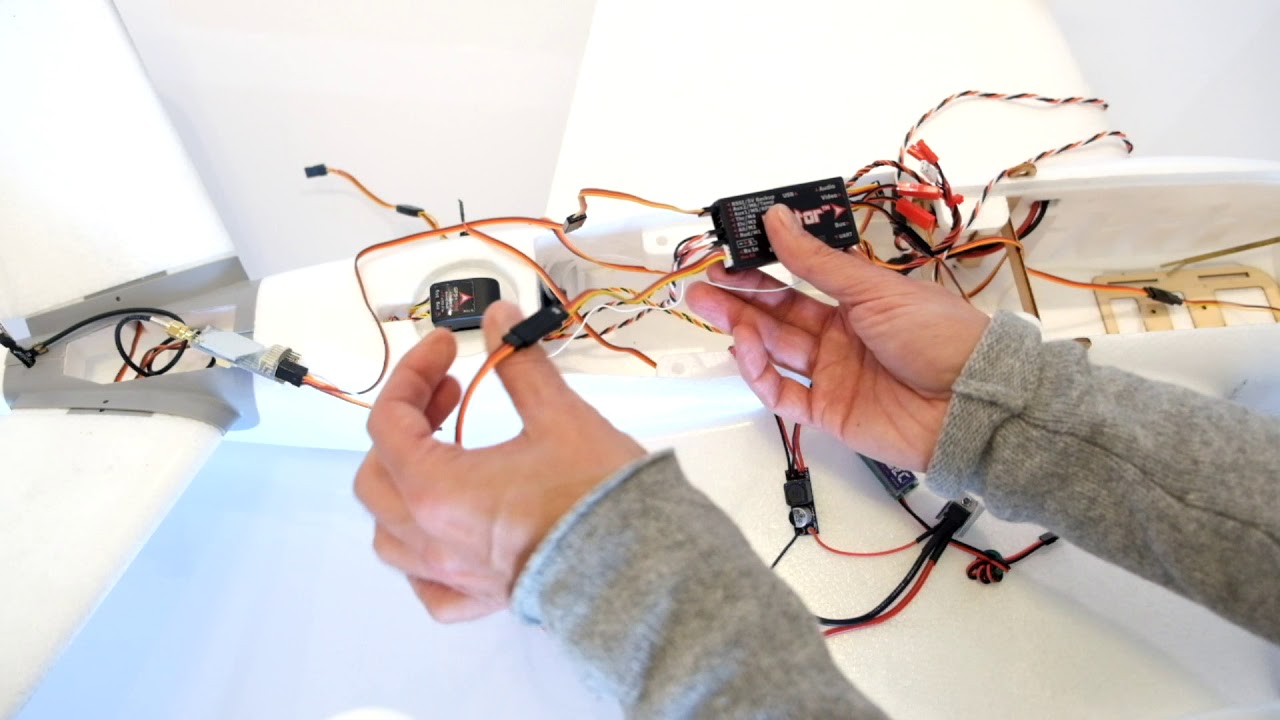 FPV full electronics setup with Eagletree Vector and DragonLink (XUAV Clouds)
