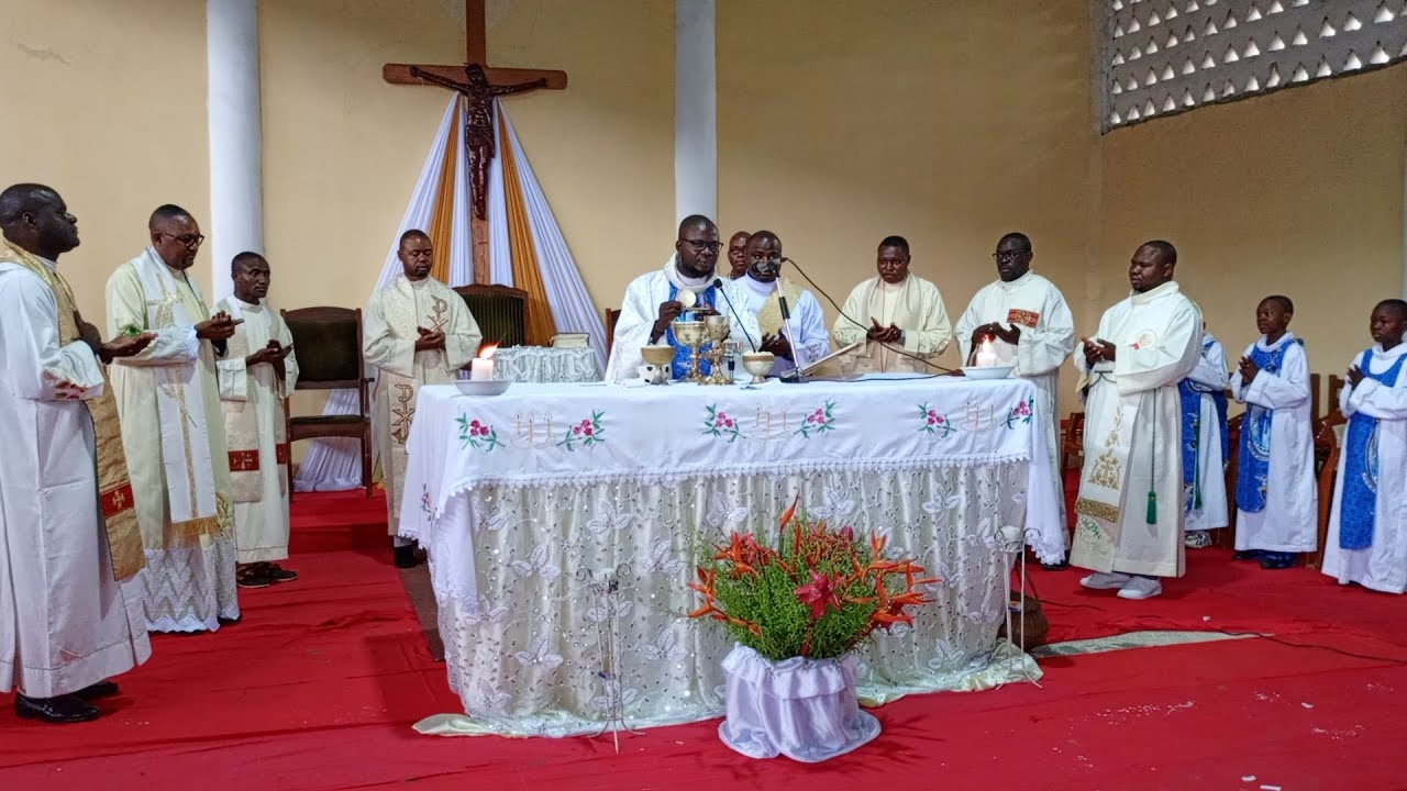 CELEBRATION DES 5 ANS DE VIE SACERDOTALE DU PÈRE EPHREM MABIKA,SSS. A LA PAROISSE  SAINT ESPRIT.