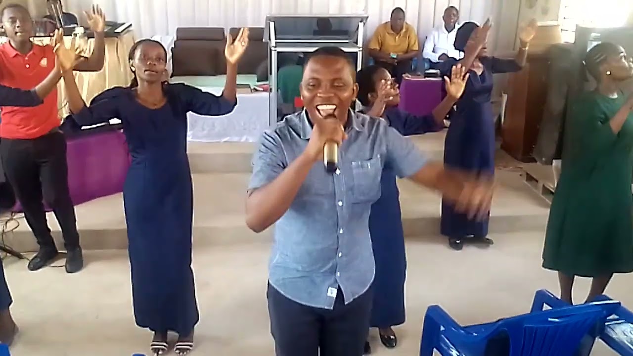 KWAYA KUTOKA KATIKA KANISA EAGT KUNDUCHI. NEW HOPE JERUSALEM WATUWITE WASHUKURU KARIBU UUSIKILIZE .