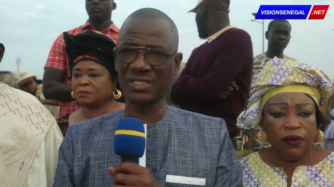 CAMPAGNE ELECTORALE : Le Maire BAIDY BA OFFRE A SA COMMUNE UNE AMBULANCE;DES ORDINATEURS etc..