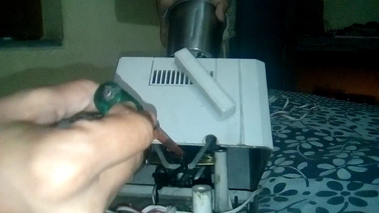 COLOURFUL SPARK COMING FROM MIXER GRINDET