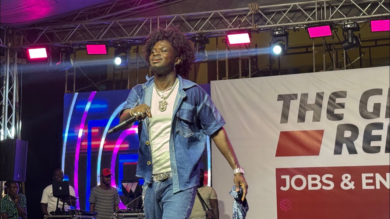 Kuami Eugene Master Class Performance while raining 🌧️ at Ghana Report Job and entrepreneurship fair