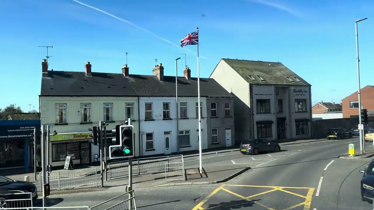 DRIVING through LURGAN TOWN in NORTHERN IRELAND * 4K (60fps)