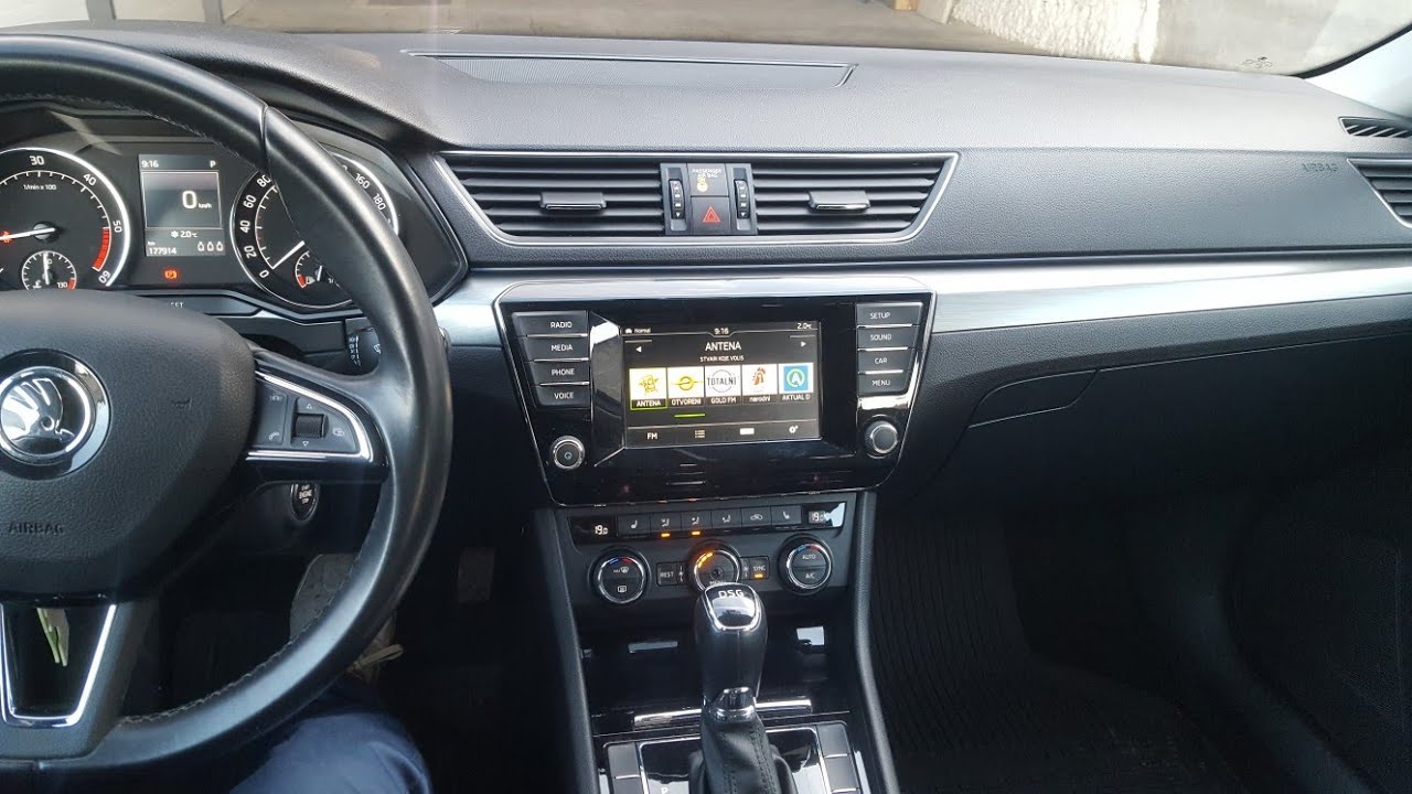 Škoda Superb 3 screen and radio removal