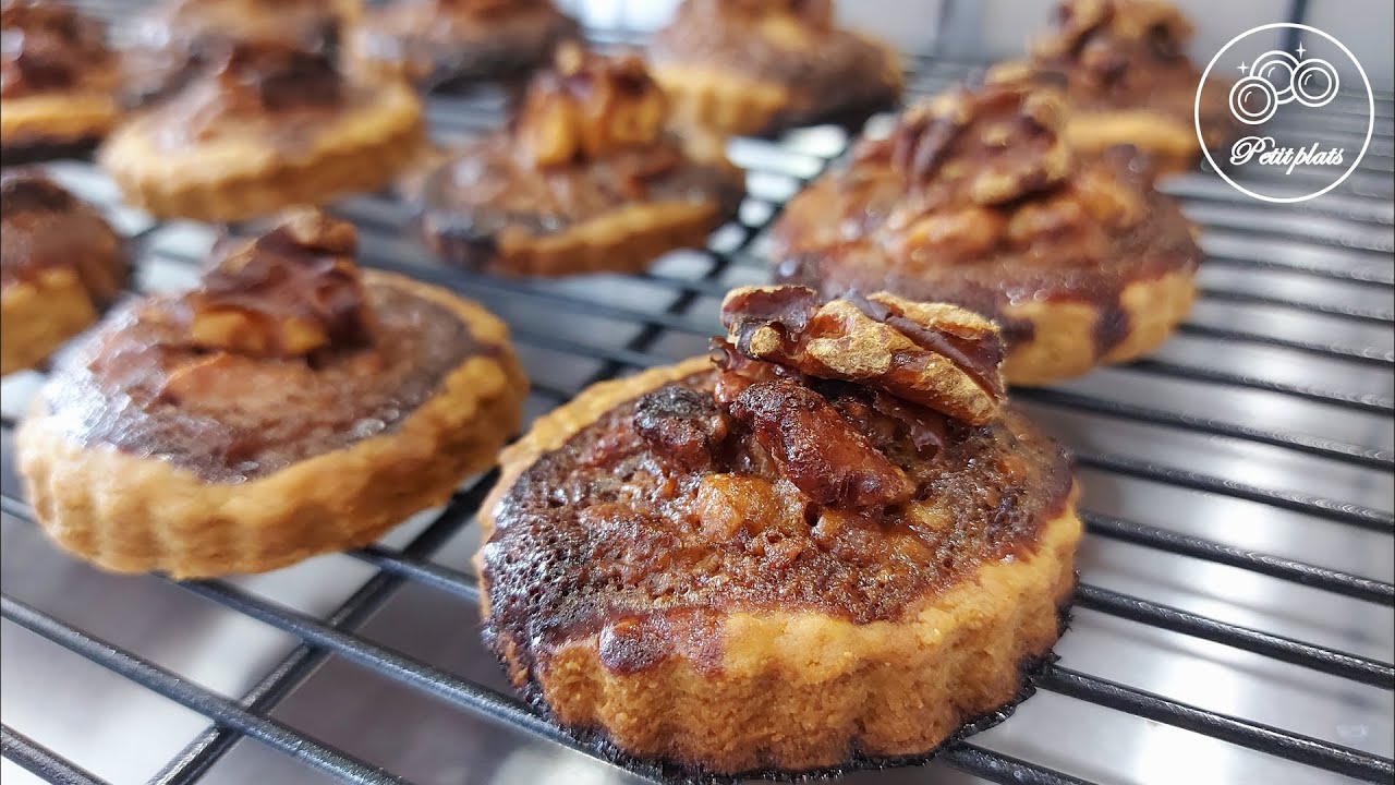 Walnut cookies with butter and cream cheese dough and sweet filling || Petit Plats