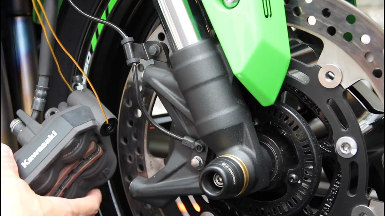 【Kawasaki ZX25R SE KRT】ブレーキパット交換、掃除（字幕あり）
