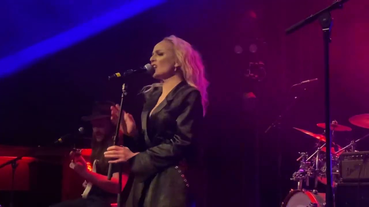 Anna Bergendahl - Higher Power på Cinderella