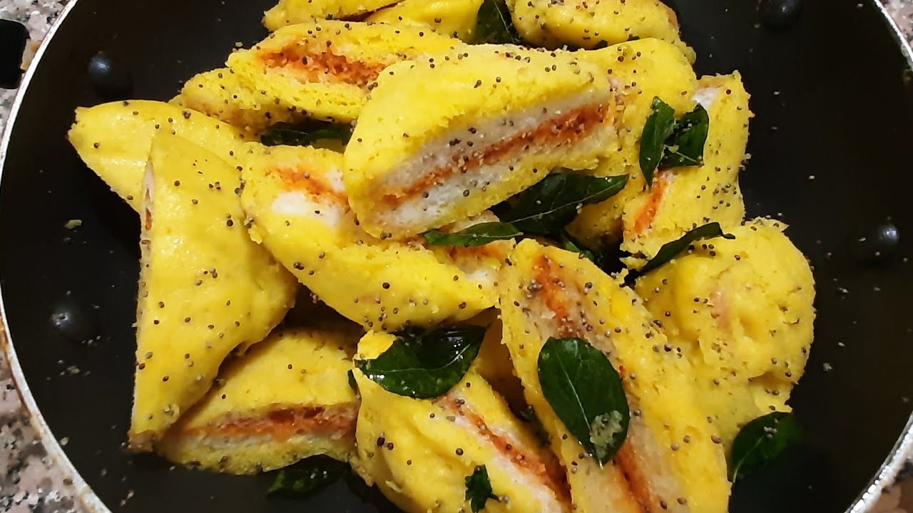 khaman bread pakoda (स्टीम खमण ब्रेड पकौड़ा): Bread Khaman Dhokla Recipe: Khaman Bread Pakoda