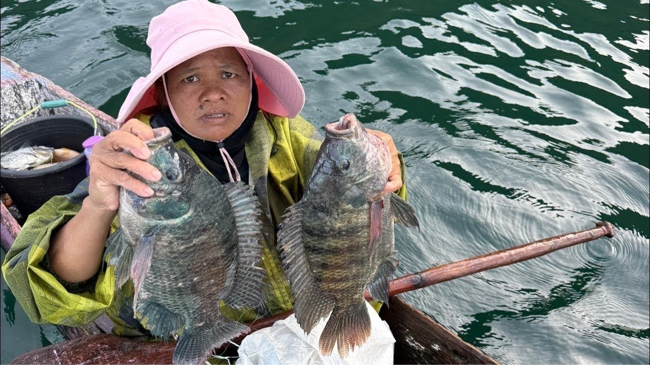 Waw dapat 74 Kg, i am a fisherwoman who struggles on lake toba