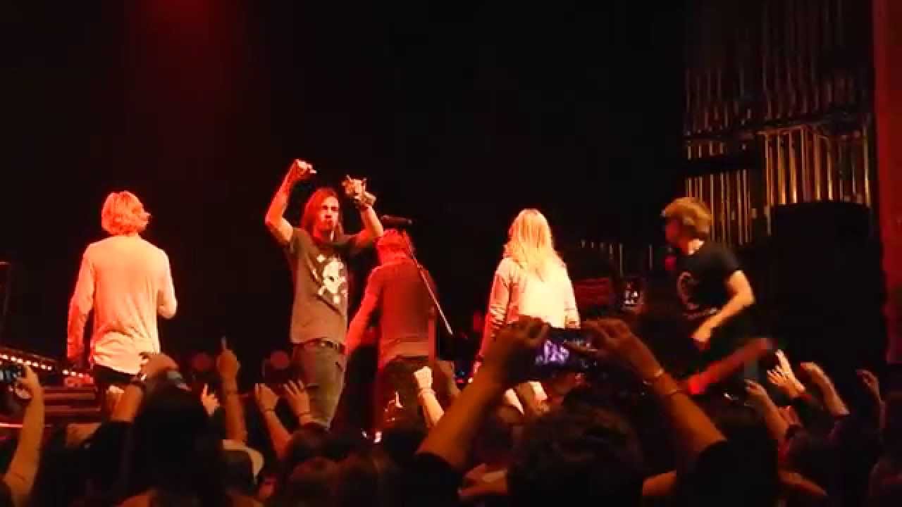 R5 dancing around at end of the show - Reading, PA - November 26, 2014