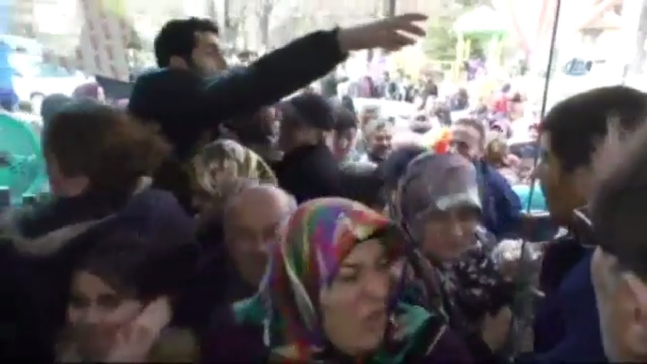 ’Ucuz’ Satışlı Açılış İzdihama Yol Açtı