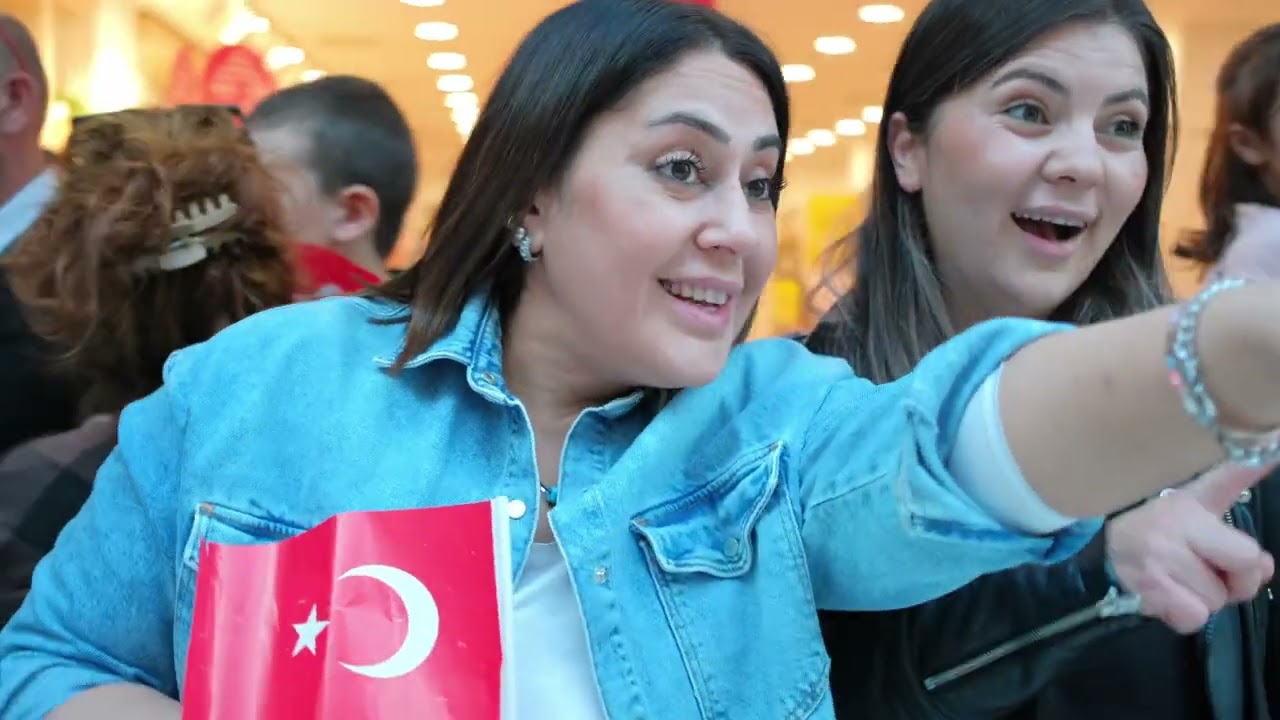 Bahçeşehir Kolejlilerden sürpriz gösteri   #KurtuluşunAdıCumhuriyet