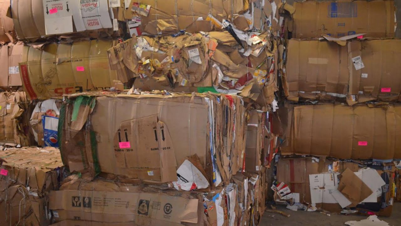 Fast cardboard baler