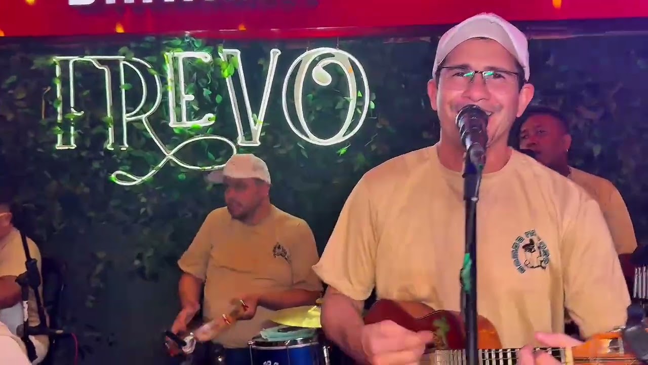 SAMBA NO CORETO NO FREVO CANTANDO MUSICA NOVA(TA CHEGANDO A HORA)