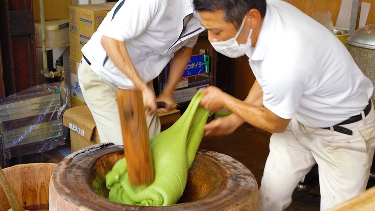 【日本一の高速餅つき‼️】職人技・早業 中谷堂｜SUPER FAST MOCHI (Rice Cake)POUNDING｜Japanese Street Food｜よもぎ餅｜奈良 Nara