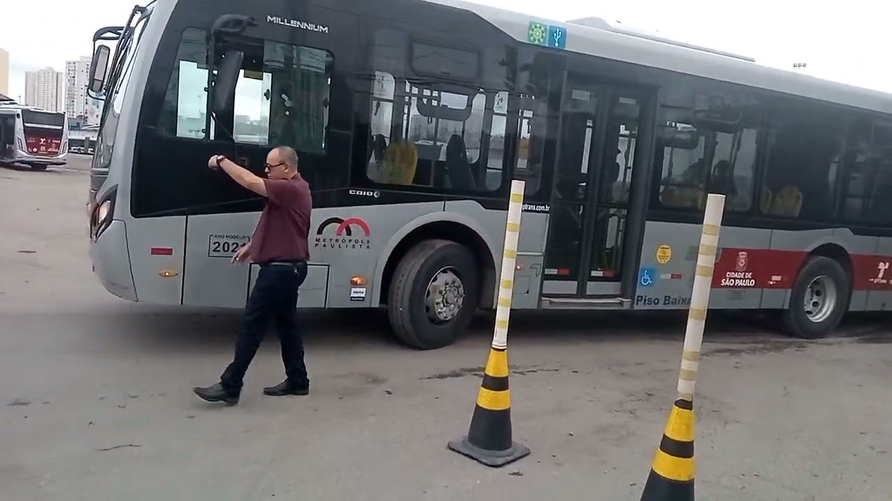 Como  manobra um articulado de 18 metros com o instrutores Luciano e Edson e equipe.