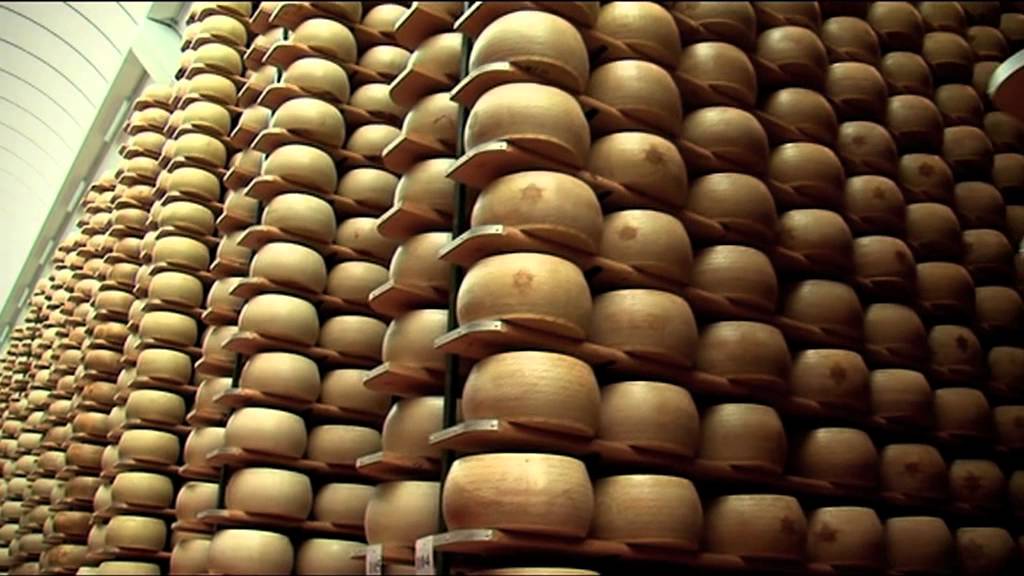 Grana Padano: storia e produzione del formaggio DOP più venduto al mondo