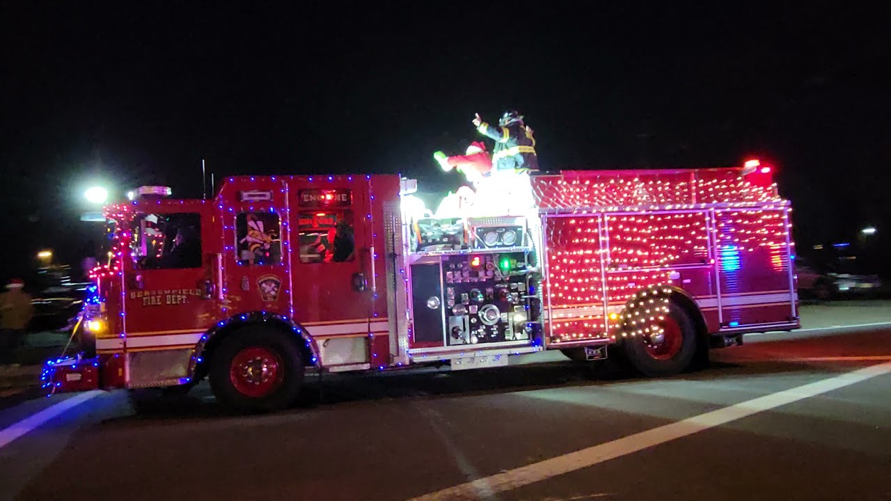 2021 Annual Christmas Holiday🚒 FIre Truck 🚒 Parade W / Santa 💥Bergenfield NJ💥P-2