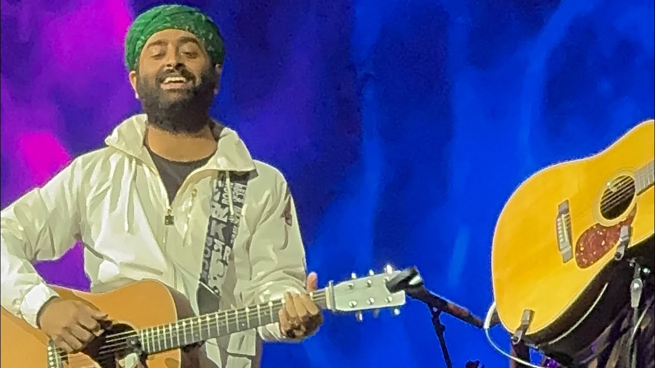 Arijit Singh live - Retro Bollywood Medley | Tamma Tamma Loge, Bachna Ae Haseeno, Mehbooba |