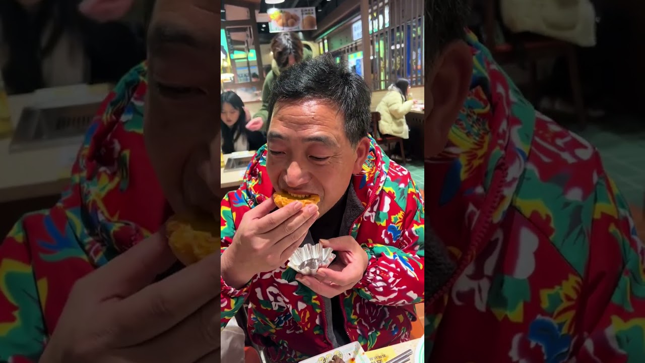 欣赏完民族舞蹈，小棉袄请爸妈吃烤肉，老谭称正合心意吃巴适了的 #vlog日常 #原创 #美食 #