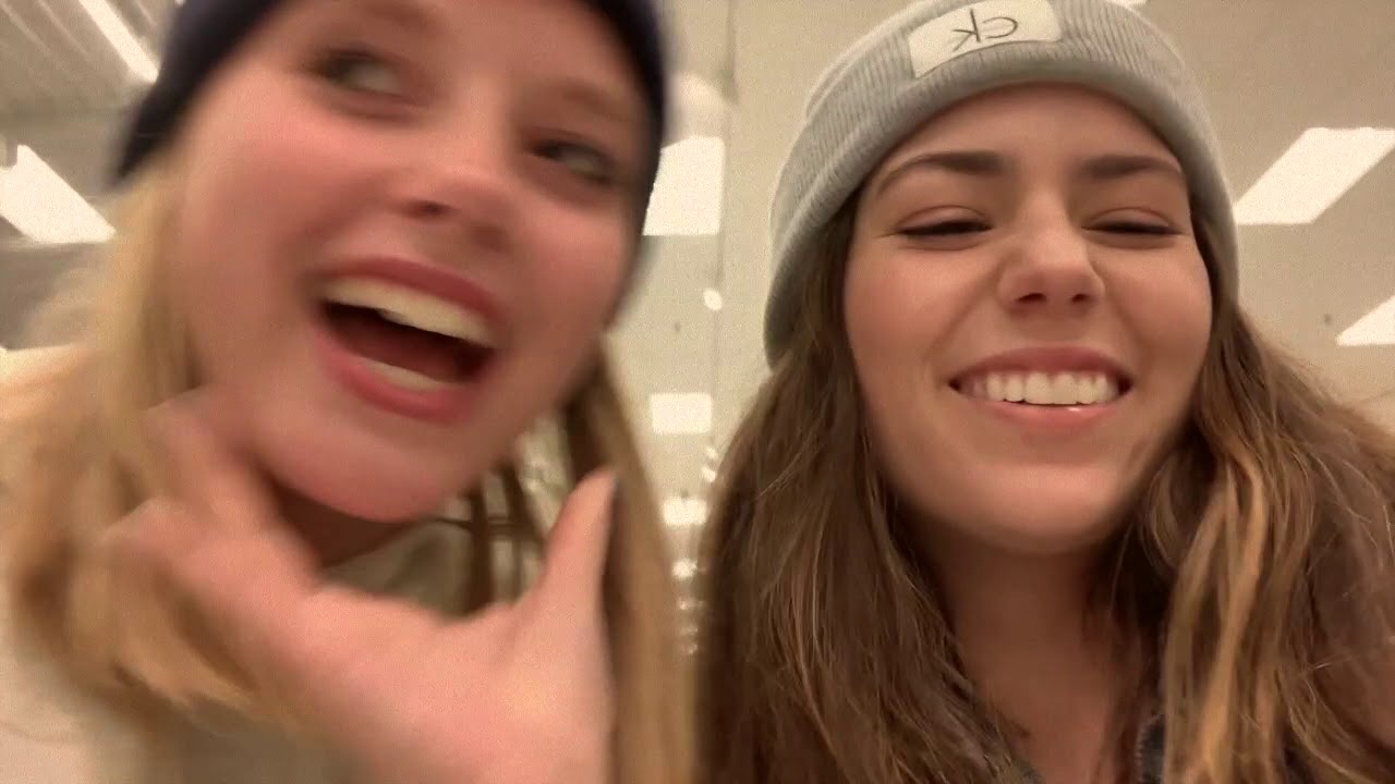 COS104 Vlog-Bianca & Sarah's Fall Break