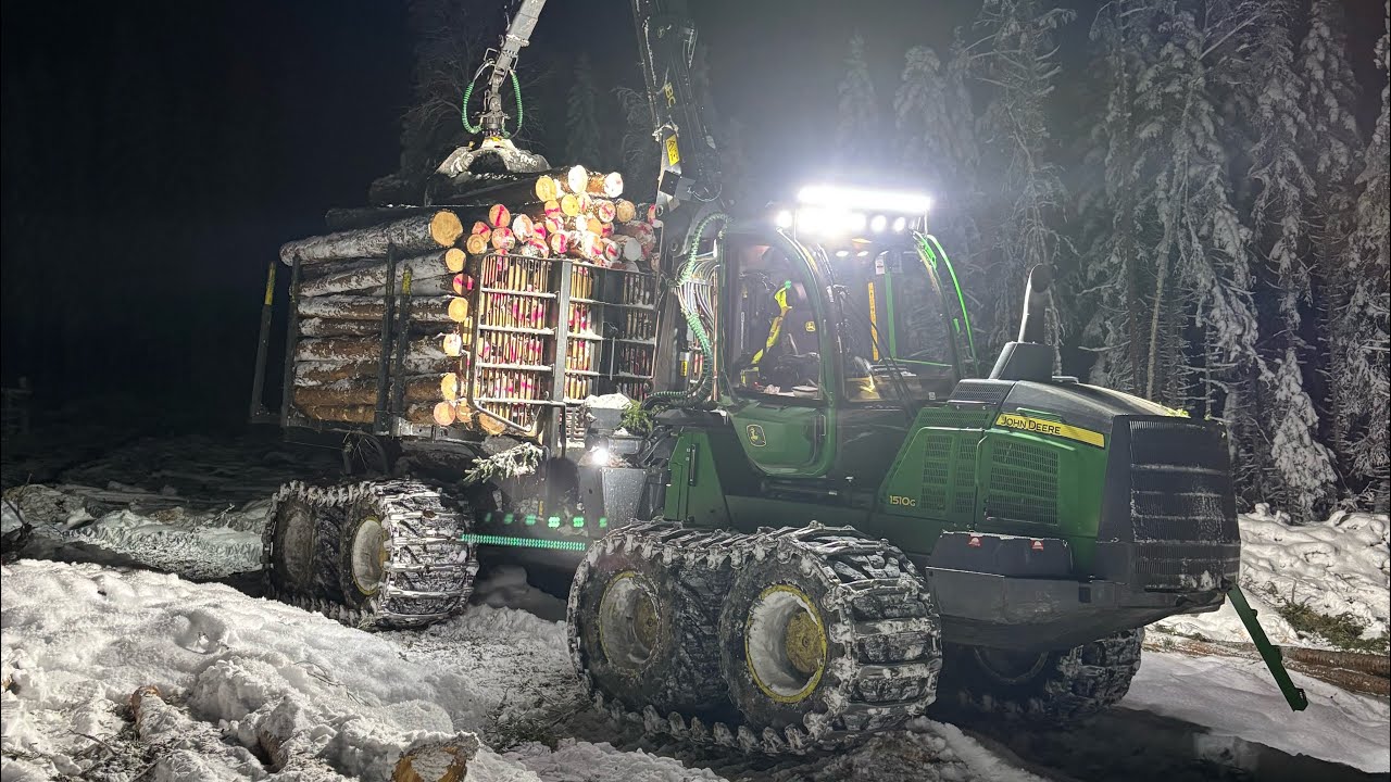 John Deere 1510G Loading spruce timber