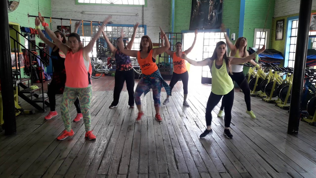 Coreografía Contento (Zumba)