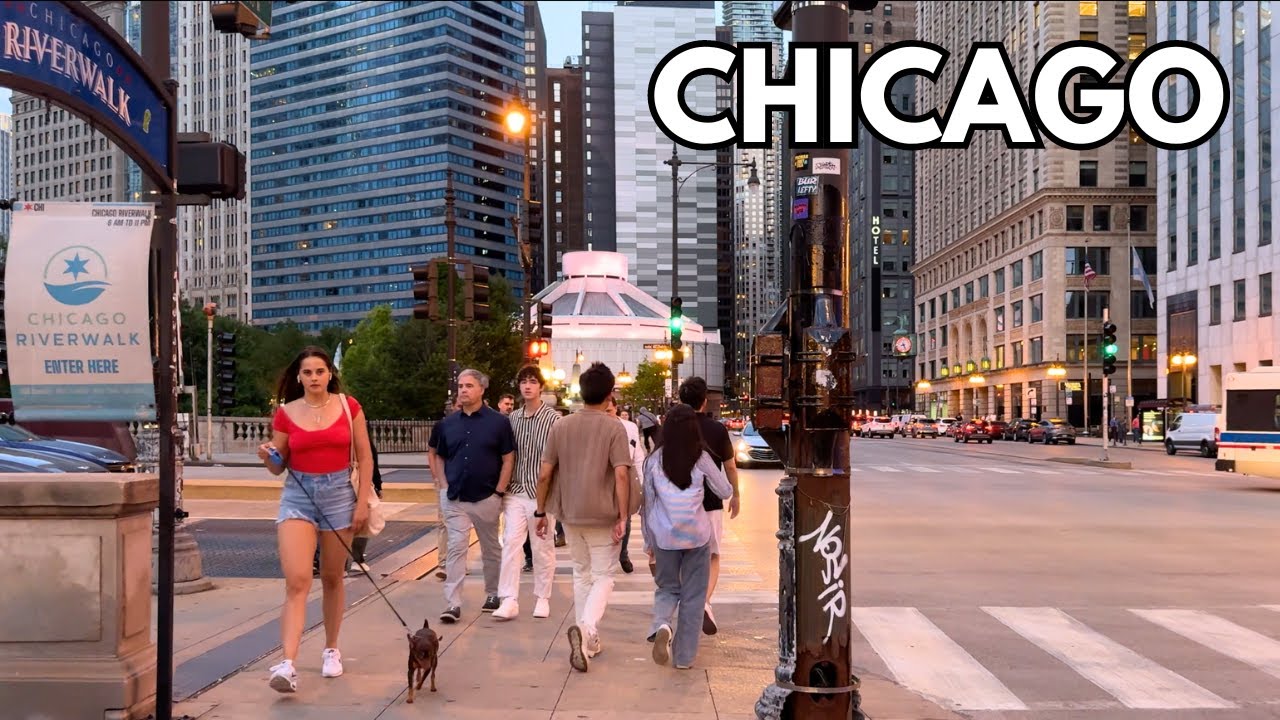 Evening in Chicago (USA) Walking Tour Featuring Boats in RiverWalk & Ended With Fireworks | 4K