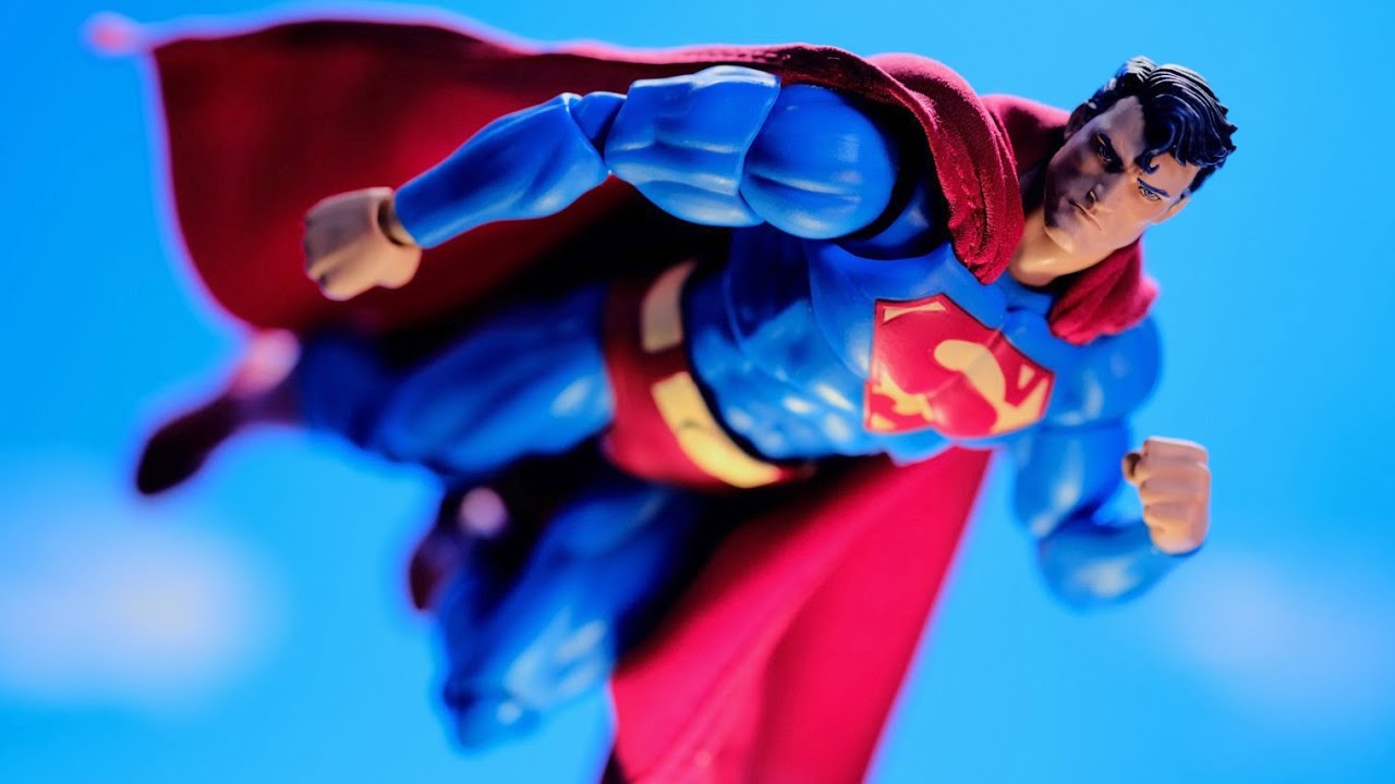 Mafex HUSH Superman Review!!!!!!!!! (Mafex needs to give us MORE DC figures ASAP!)