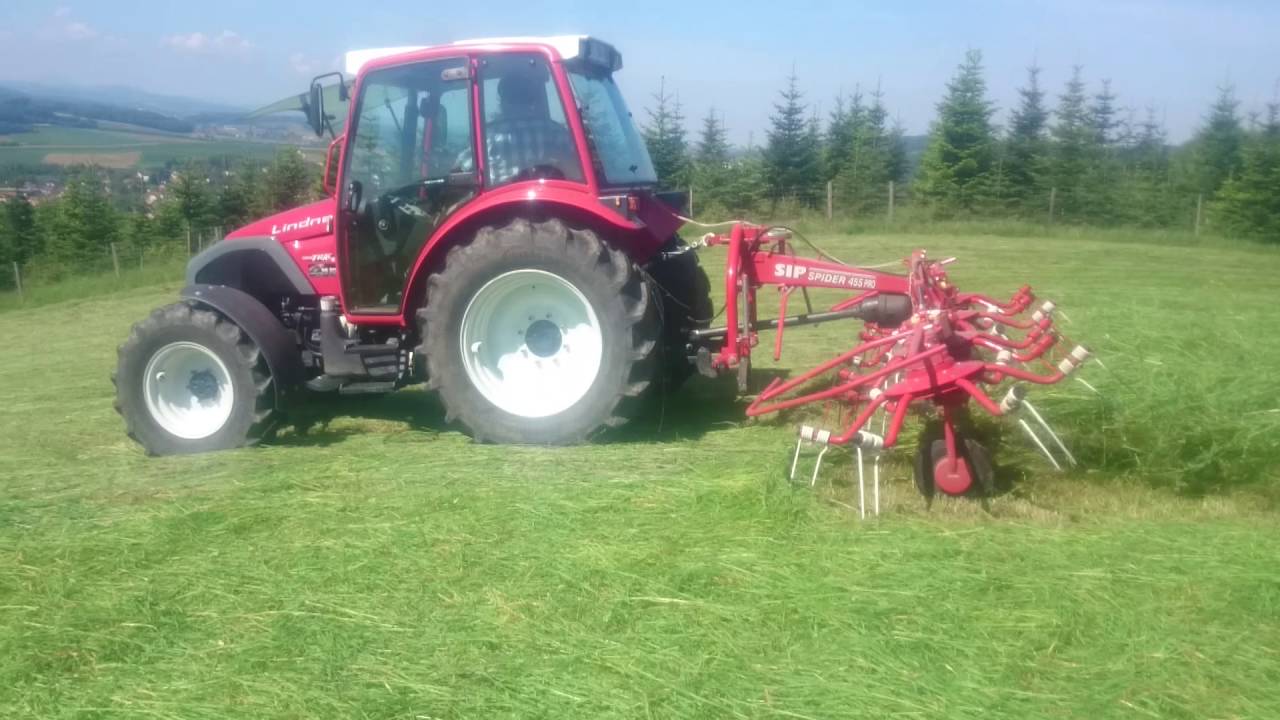 Lindner GeoTrac 63 beim Heuwenden [Am steilhang, 1.Schnitt 2016 ]