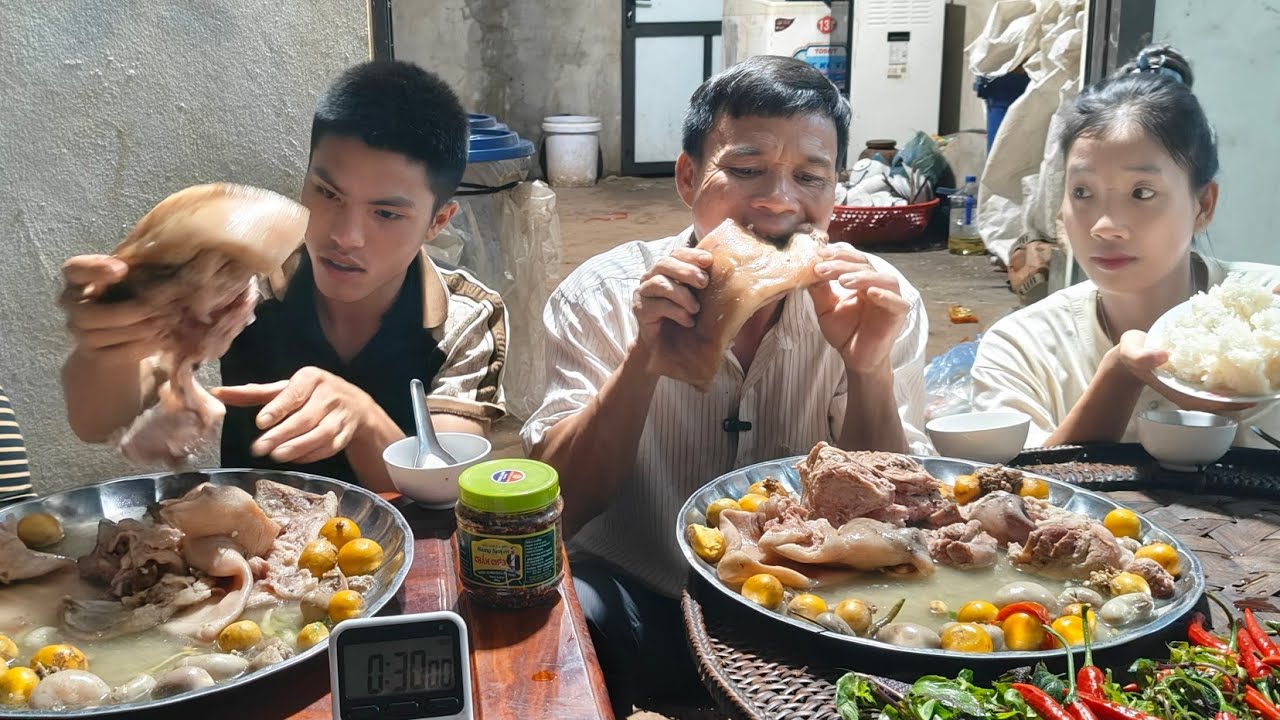 Quá Khủng Khiếp Với Cuộc Thi Ăn Kê Gà Trứng Gà Non Và Thịt Heo Mỡ Giữa 4 Thánh Ăn Ở Tây Bắc