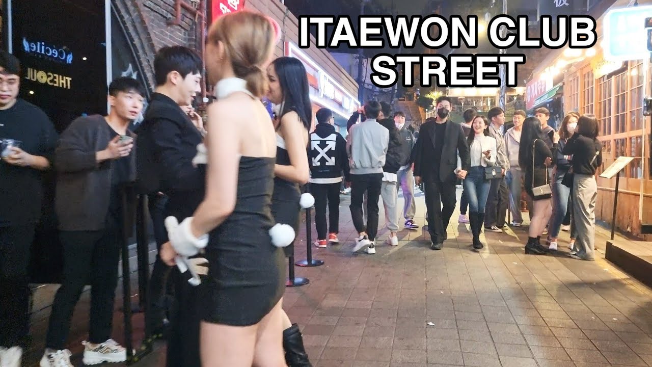 [4K] Seoul Itaewon club street night walk-Itaewon club street a week ahead of halloween day in Korea