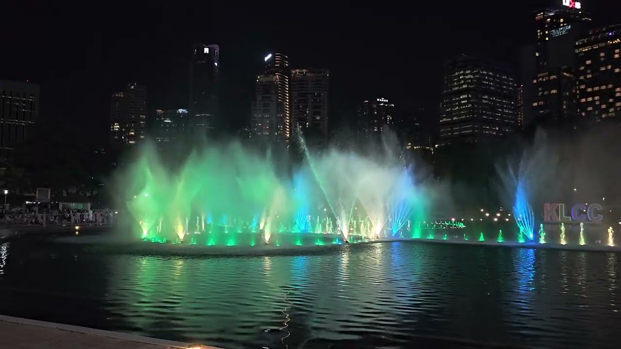 ✨ KLCC Lake Symphony Fountain Show | Kuala Lumpur, Malaysia 🇲🇾 ✨