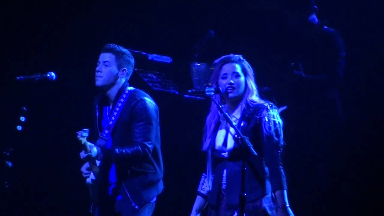 Stop The World, Catch Me Demi Lovato & Nick Jonas Vancouver B.C Neon Lights tour