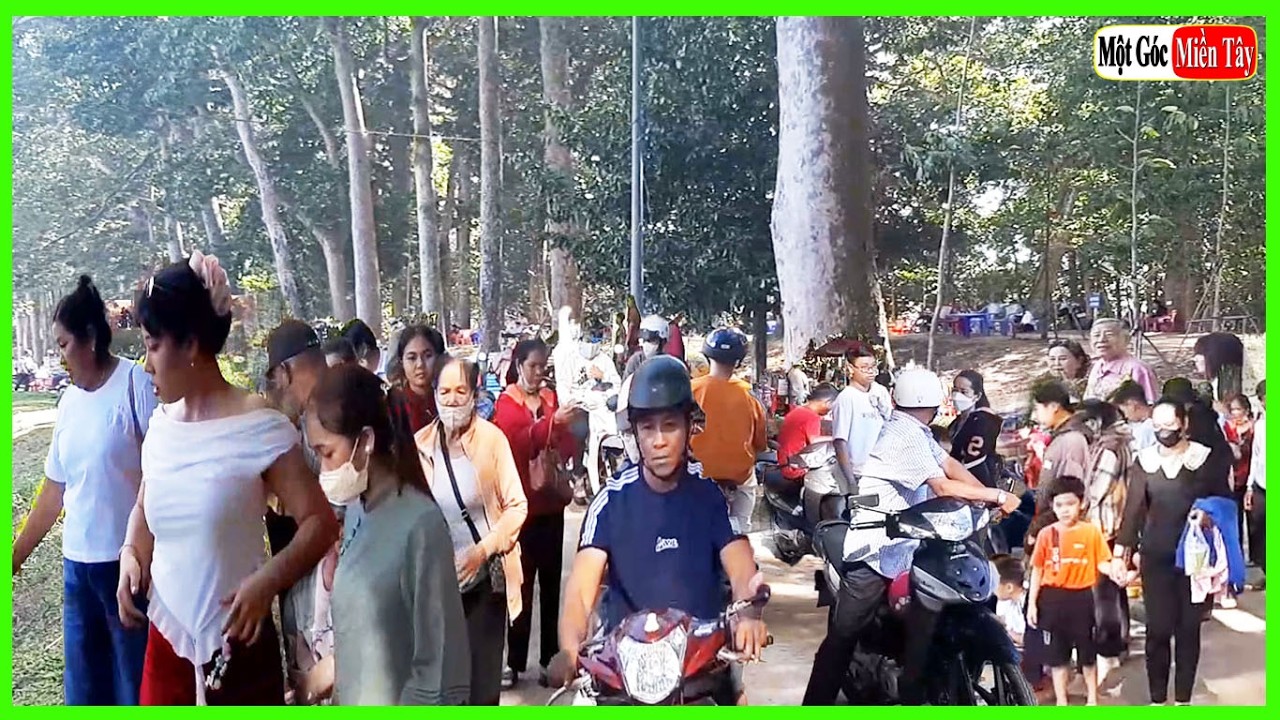 Chật Kín Người Đi Chơi Ao Bà Om Trà Vinh Những Ngày Sau Tết - Một Góc Miền Tây