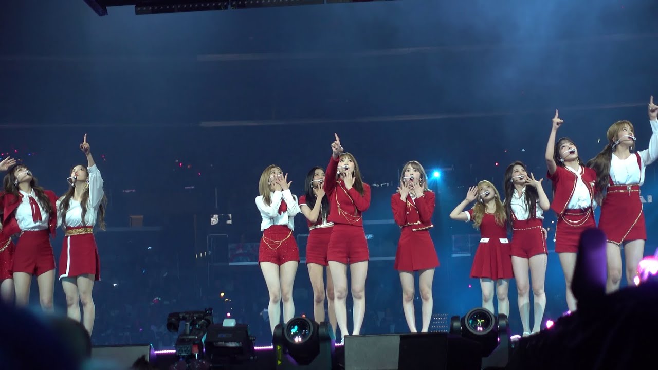 [FANCAM] 20190817 IZ*ONE KCON LA - Airplane (Partial view)
