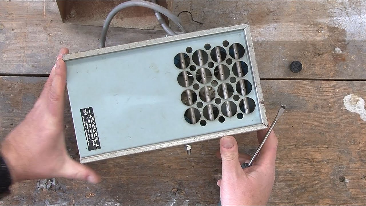 Whats inside a vintage Dynastat DS 120 Static Eliminator?