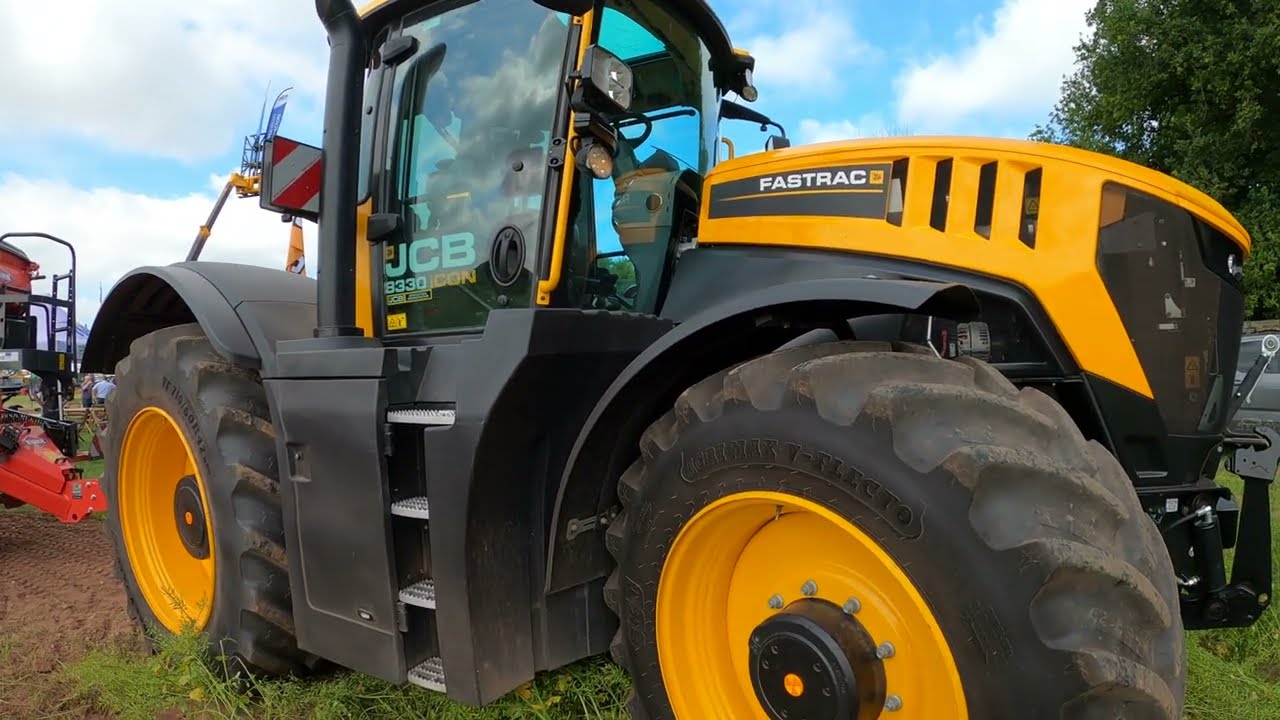 2023 JCB Fastrac 8330 Icon 8.4 Litre 6-Cyl Diesel Tractor (335 / 348 HP) RVT at Arable Event 2025