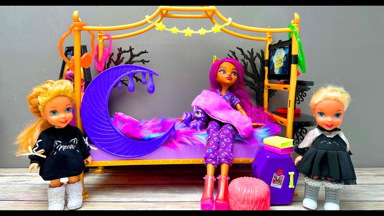 Elsa and Anna toddlers sleepover with Monster High