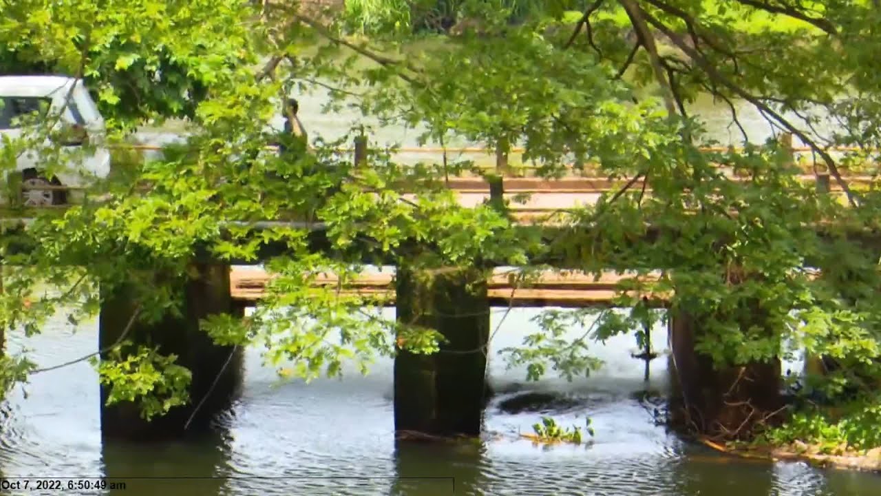 തിരൂർ പുഴക്ക് കുറുകെ നിർമിച്ച പനമ്പാലം നോക്കുകുത്തിയായിട്ട് വർഷങ്ങൾ
