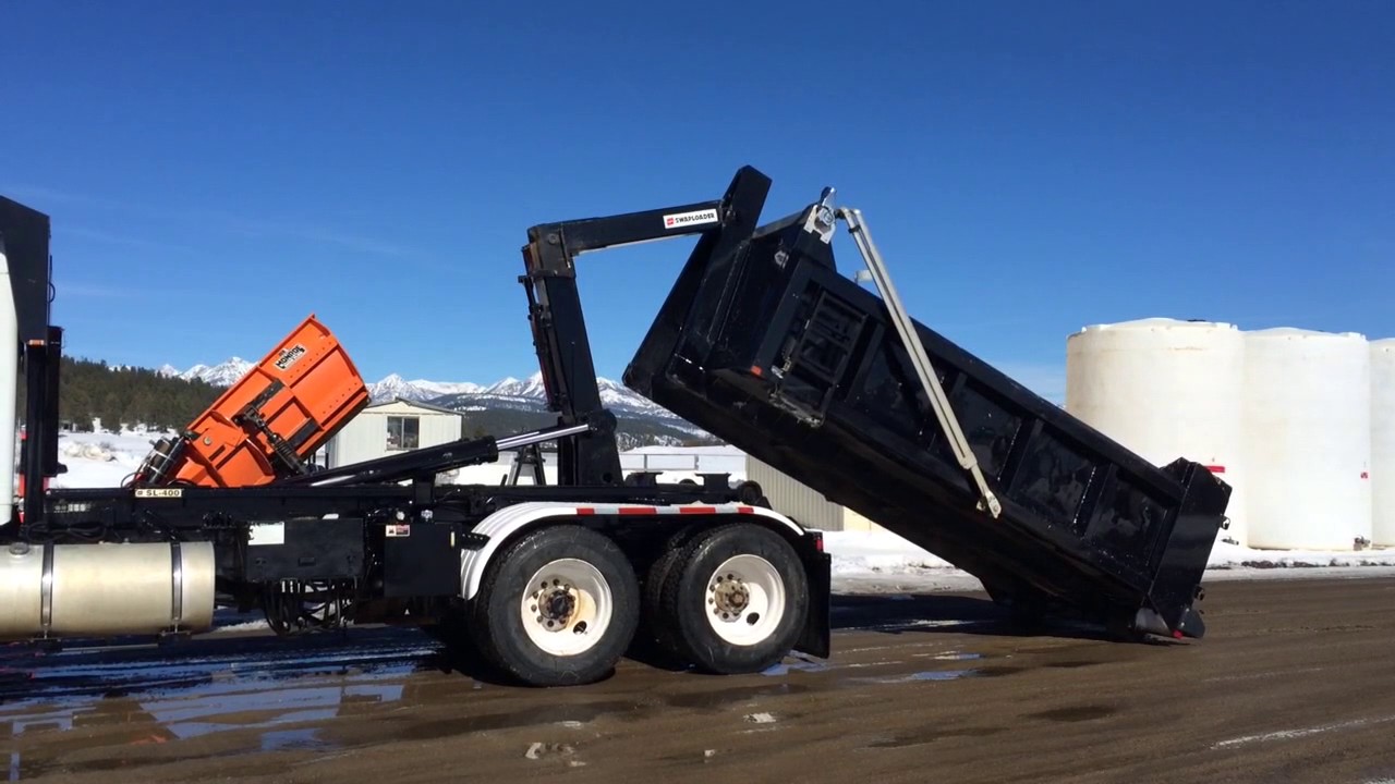 Kenworth T-800 with swap loader hook lift